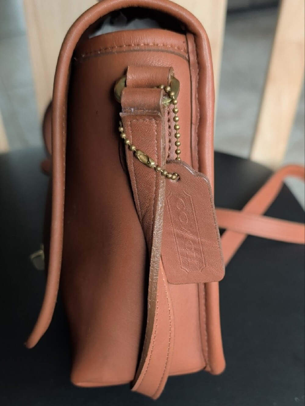 Vintage Coach Companion Flap Crossbody (KOC-9076) GUC - Picture 4 of 10